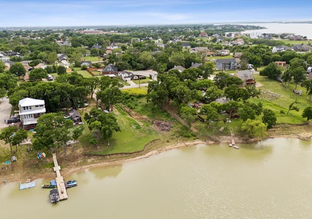 Homes for sale in The Colony, TX | 4547 N Shore Dr, The Colony, TX 75056 | MLS# 21290481
