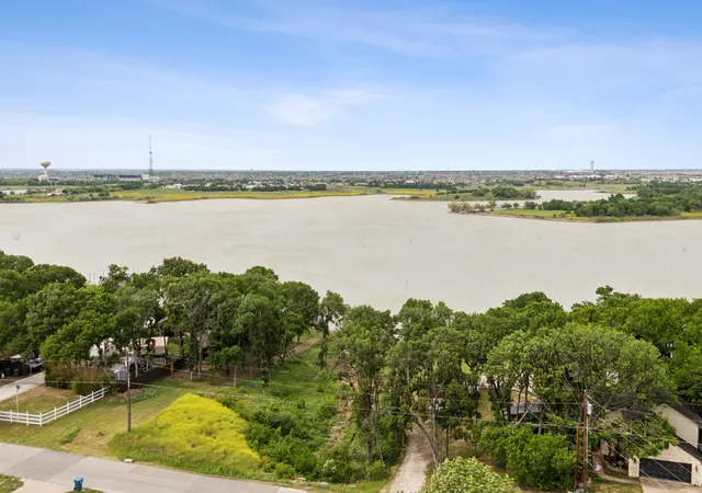 Homes for sale in The Colony, TX | 4547 N Shore Dr, The Colony, TX 75056 | MLS# 21290481