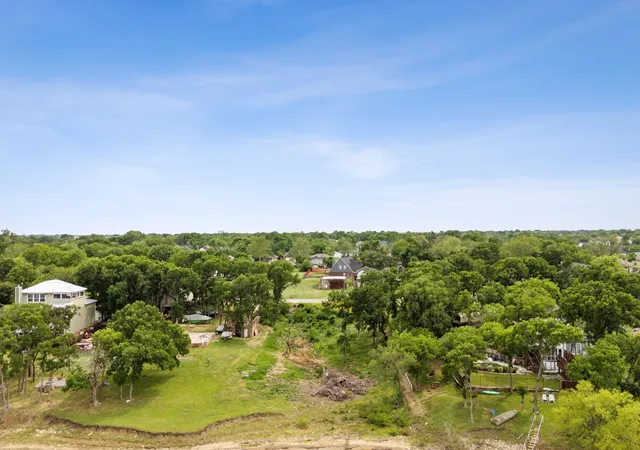 Homes for sale in The Colony, TX | 4547 N Shore Dr, The Colony, TX 75056 | MLS# 21290481