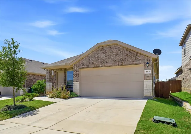 Photo 2 of Single family home for sale at 162 Greengate Dr, Boyd, TX 76023 | MLS# 21287622 | Listing updated on 2026-10-07