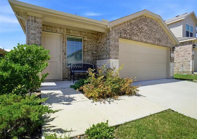 Photo 3 of Single family home for sale at 162 Greengate Dr, Boyd, TX 76023 | MLS# 21287622 | Listing updated on 2026-10-07