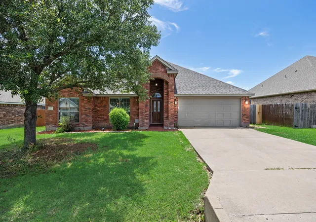 Homes for sale in Palmer, TX | 107 Meadowlark Dr, Palmer, TX 75152 | MLS# 21288631