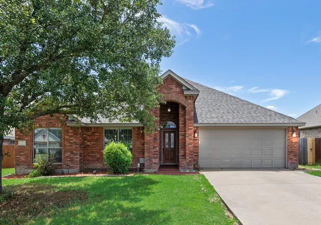 Homes for sale in Palmer, TX | 107 Meadowlark Dr, Palmer, TX 75152 | MLS# 21288631