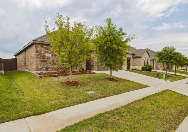 Photo 3 of Single family home for sale at 1210 Grand View Dr, Ennis, TX 75119 | MLS# 21289722 | Listing updated on 2026-07-20