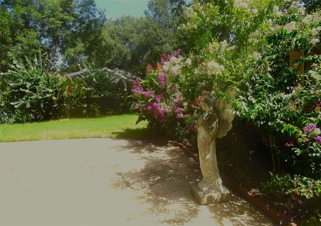 Photo 3 of Single family home for sale at 411 Brookwood Dr, Woodway, TX 76712 | MLS# 21288164 | Listing updated on 2026-08-28