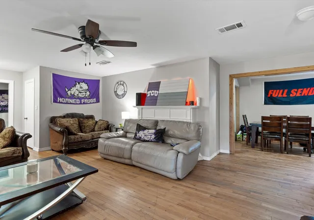 3rd image of 4016 Acacia St, Fort Worth, TX 76109 | MLS# 21290209