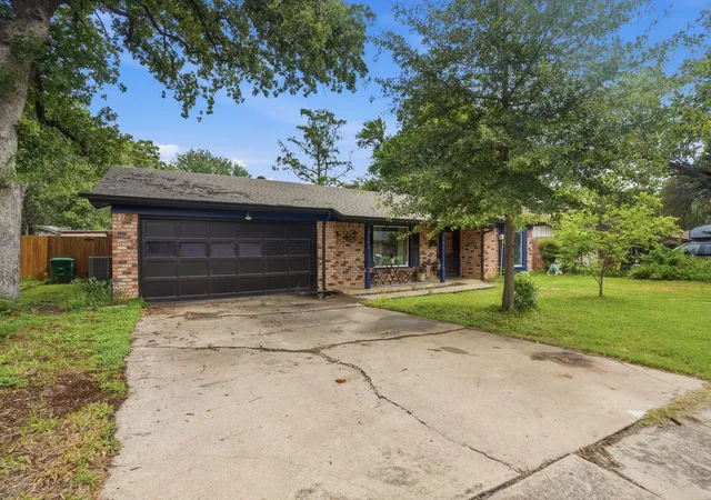 Photo 2 of Single family home for sale at 6801 Yolanda Dr, Fort Worth, TX 76112 | MLS# 21290612 | Listing updated on 2026-08-22