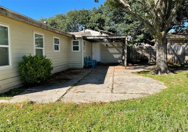 3rd image of 3563 South Dr, Fort Worth, TX 76109 | MLS# 21290125
