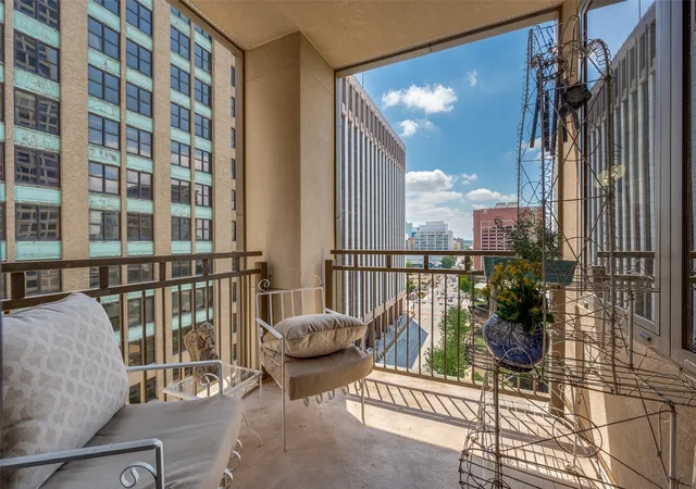 Homes for sale in Dallas, TX | 1200 Main St #701, Dallas, TX 75202 | MLS# 21290422
