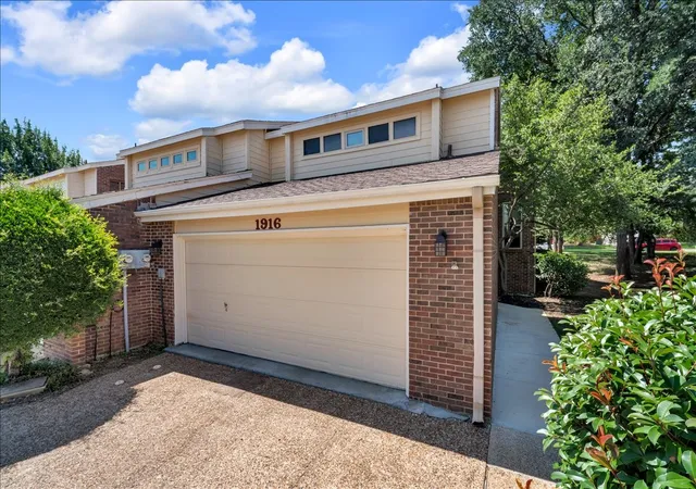 Homes for sale in Grapevine, TX | 1916 Shorewood Dr, Grapevine, TX 76051 | MLS# 21289967