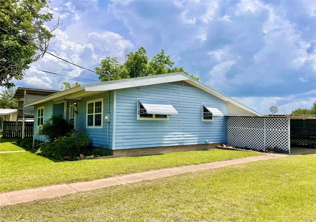 Homes for sale in Hamilton, TX | 802 E White St, Hamilton, TX 76531 | MLS# 21243608