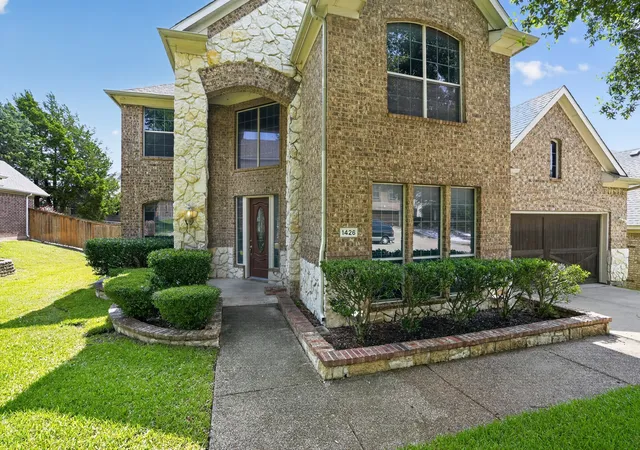 Photo 2 of Single family home for sale at 1426 Levee Ln, Cedar Hill, TX 75104 | MLS# 21285563 | Listing updated on 2026-08-26