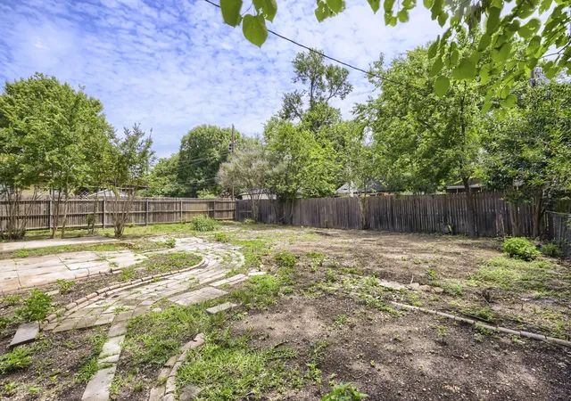 11th image of 11624 Tuscany Wy, Dallas, TX 75218 | MLS# 21176403