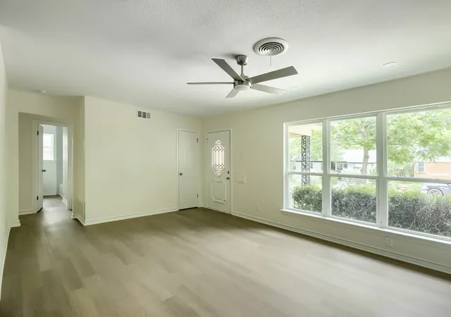 3rd image of 11624 Tuscany Wy, Dallas, TX 75218 | MLS# 21176403