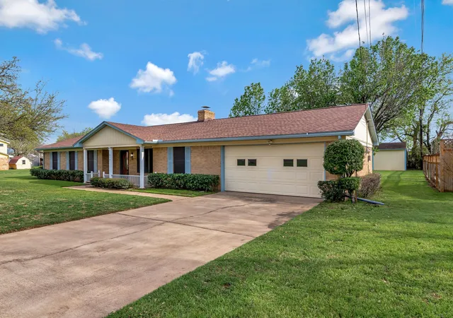 Homes for sale in Justin, TX | 319 Allen Dr, Justin, TX 76247 | MLS# 21290764