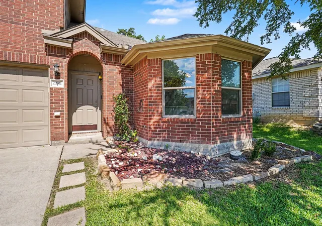 2nd image of 2541 Rivers Edge Dr, Fort Worth, TX 76118 | MLS# 21288876