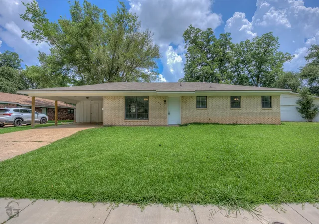Homes for sale in Bossier City, LA | 1623 Success St, Bossier City, LA 71112 | MLS# 21289679