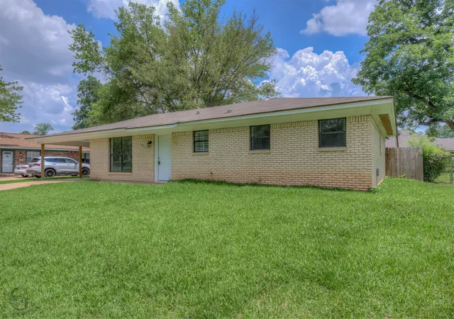 Homes for sale in Bossier City, LA | 1623 Success St, Bossier City, LA 71112 | MLS# 21289679
