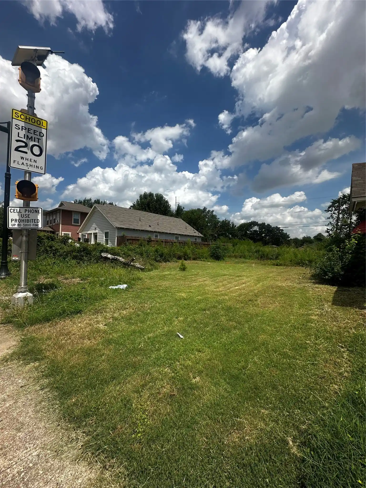 Photo 1 of Land for sale at 915 E Hattie St, Fort Worth, TX 76104 | MLS# 21290824 | Listing updated on 2026-06-04