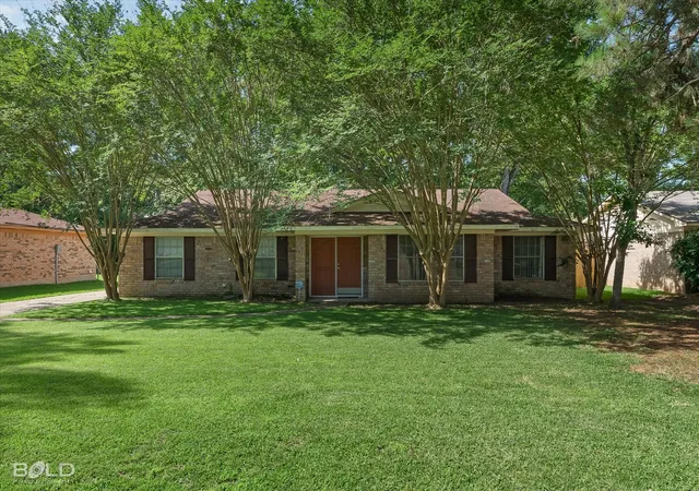 Photo 2 of Sale Pending at 1111 Mountainbrook Dr, Shreveport, LA 71118 | MLS# 21290828 | Listing updated on 2026-07-27