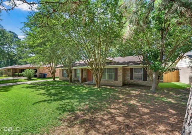 Photo 3 of Sale Pending at 1111 Mountainbrook Dr, Shreveport, LA 71118 | MLS# 21290828 | Listing updated on 2026-07-27