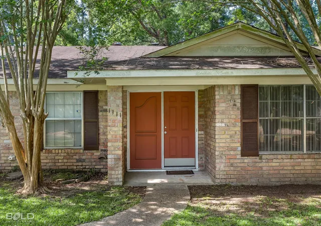 Photo 3 of Sale Pending at 1111 Mountainbrook Dr, Shreveport, LA 71118 | MLS# 21290828 | Listing updated on 2026-07-27