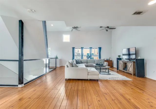 3rd image of 4605 Lester Dr, Dallas, TX 75219 | MLS# 21285105