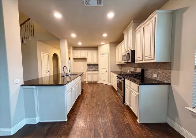 Photo 2 of Single family home for sale at 725 Lyndhurst Dr, Anna, TX 75409 | MLS# 21290843 | Listing updated on 2026-08-27