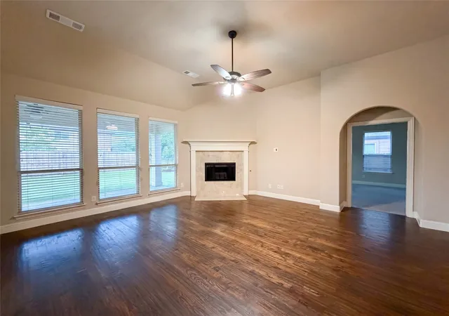 Photo 3 of Single family home for sale at 725 Lyndhurst Dr, Anna, TX 75409 | MLS# 21290843 | Listing updated on 2026-08-27