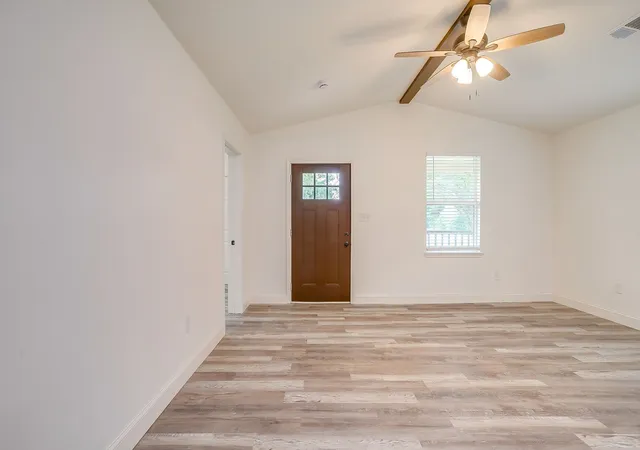Photo 4 of Sale Pending at 1115 Hanover St, Weatherford, TX 76086 | MLS# 21290862 | Listing updated on 2026-07-16