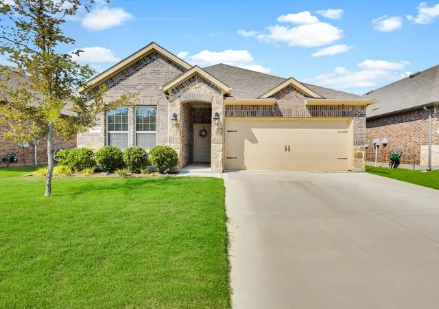 Photo 1 of Single family home for sale at 10925 Canyon Mine Dr, Aubrey, TX 76227 | MLS# 21289095 | Listing updated on 2026-08-28