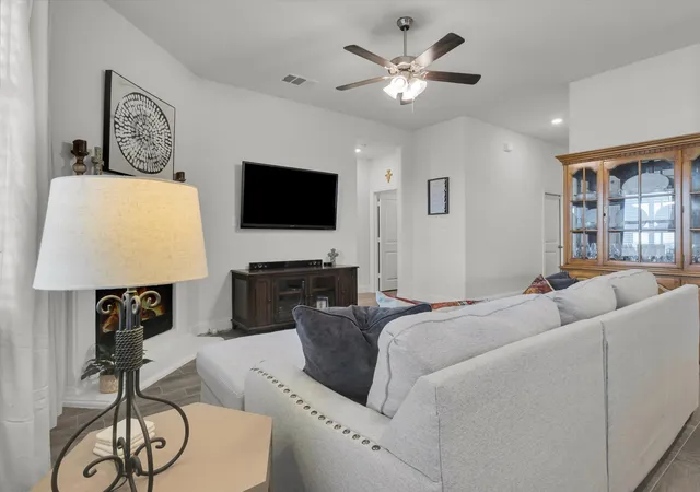 Photo 4 of Single family home for sale at 10925 Canyon Mine Dr, Aubrey, TX 76227 | MLS# 21289095 | Listing updated on 2026-10-07