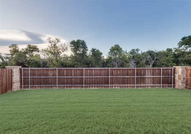 Photo 2 of Single family home for sale at 1611 Ironwood Wy, Melissa, TX 75454 | MLS# 21286088 | Listing updated on 2026-07-23