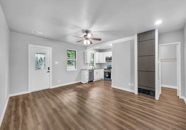 Photo 3 of Single family home for sale at 307 S Walnut St, Weatherford, TX 76086 | MLS# 21290227 | Listing updated on 2026-10-05