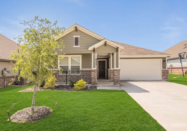 Photo 1 of Single family home for sale at 433 Rose Ave, Cleburne, TX 76033 | MLS# 21289876 | Listing updated on 2026-08-25