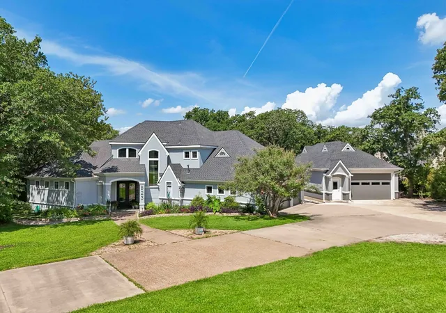 Photo 3 of Single family home for sale at 823 Carrie Ct, Little Elm, TX 75068 | MLS# 21290134 | Listing updated on 2026-08-24