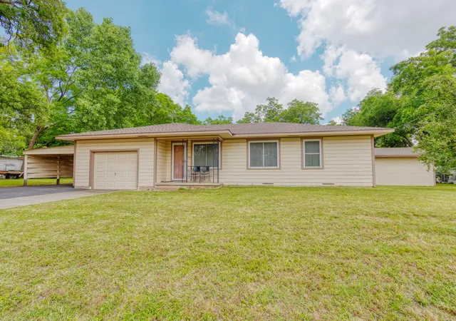 Photo 1 of Single family home for sale at 308 W White St, Pilot Point, TX 76258 | MLS# 21290886 | Listing updated on 2026-08-25
