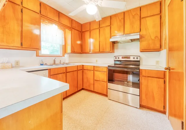 Photo 4 of Single family home for sale at 308 W White St, Pilot Point, TX 76258 | MLS# 21290886 | Listing updated on 2026-08-25
