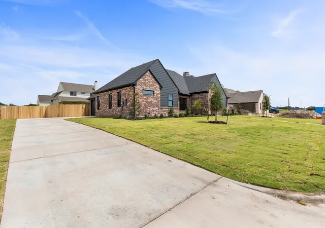 Homes for sale in Robinson, TX | 132 Paddle Boat Ct, Robinson, TX 76706 | MLS# 21287490