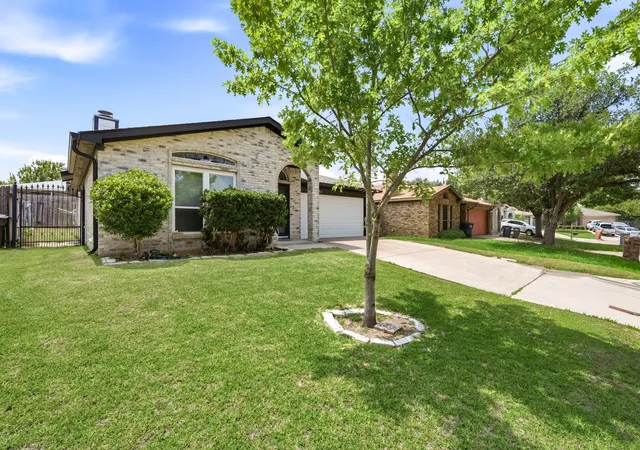 Photo 2 of Single family home for sale at 7921 Gardengate Ln, Fort Worth, TX 76137 | MLS# 21290386 | Listing updated on 2026-08-05