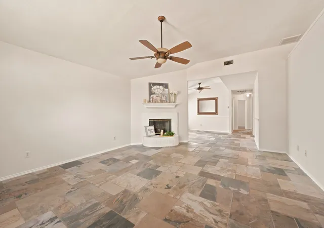 5th image of 7921 Gardengate Ln, Fort Worth, TX 76137 | MLS# 21290386
