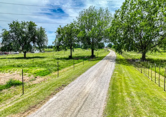 Photo 2 of Single family home for sale at 1060 Young Bend Rd, Brock, TX 76087 | MLS# 21290420 | Listing updated on 2026-09-15