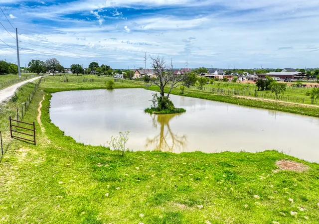 Photo 3 of Single family home for sale at 1060 Young Bend Rd, Brock, TX 76087 | MLS# 21290420 | Listing updated on 2026-09-15