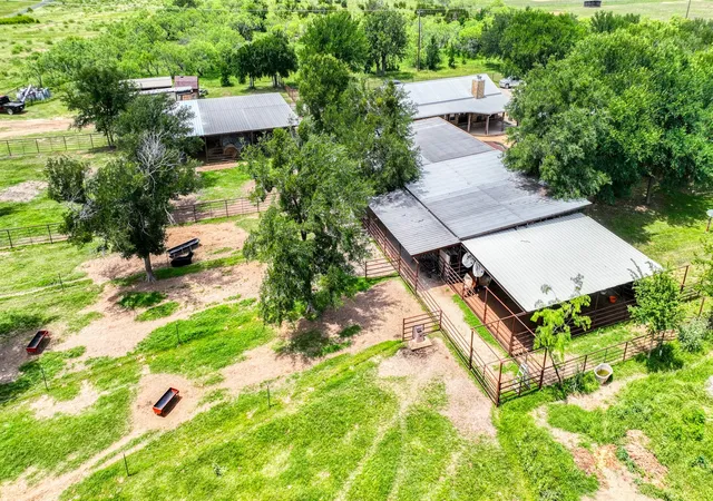 Photo 3 of Single family home for sale at 1060 Young Bend Rd, Brock, TX 76087 | MLS# 21290420 | Listing updated on 2026-09-15