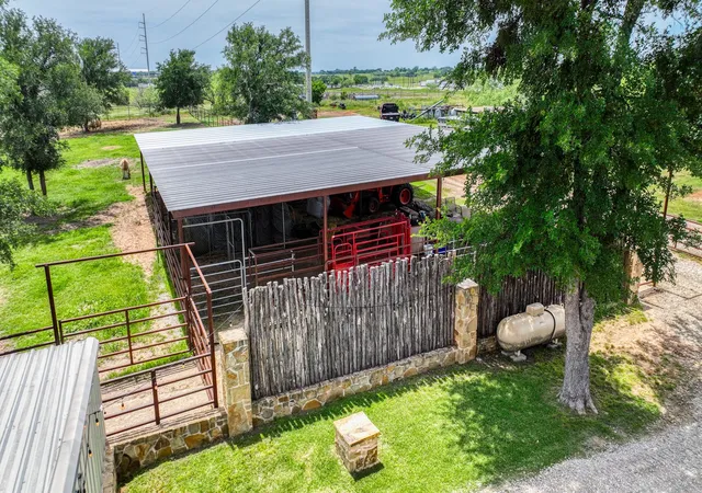 Photo 4 of Single family home for sale at 1060 Young Bend Rd, Brock, TX 76087 | MLS# 21290420 | Listing updated on 2026-09-15