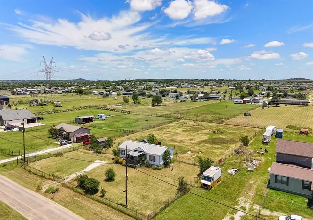 Photo 2 of Manufactured home for sale at 3321 Cobbler Ln, Joshua, TX 76058 | MLS# 21291019 | Listing updated on 2026-08-03
