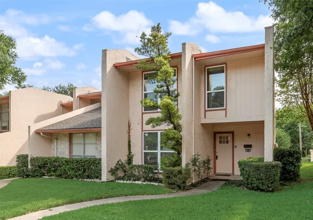 Photo 1 of Townhouse for sale at 514 Valley Park Dr, Garland, TX 75043 | MLS# 21281379 | Listing updated on 2026-09-28