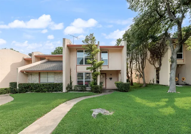 Photo 2 of Townhouse for sale at 514 Valley Park Dr, Garland, TX 75043 | MLS# 21281379 | Listing updated on 2026-09-28