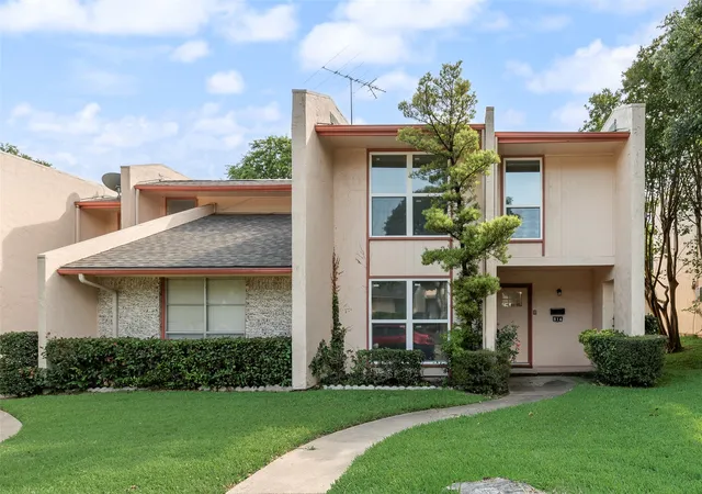 Photo 3 of Townhouse for sale at 514 Valley Park Dr, Garland, TX 75043 | MLS# 21281379 | Listing updated on 2026-09-28