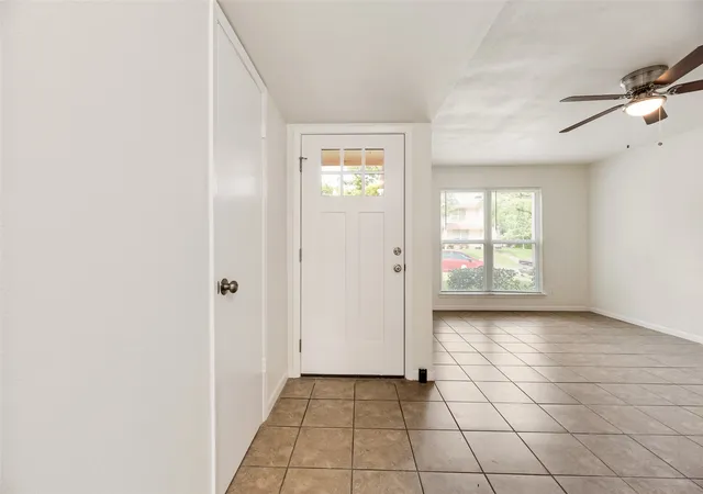 Photo 4 of Townhouse for sale at 514 Valley Park Dr, Garland, TX 75043 | MLS# 21281379 | Listing updated on 2026-09-28